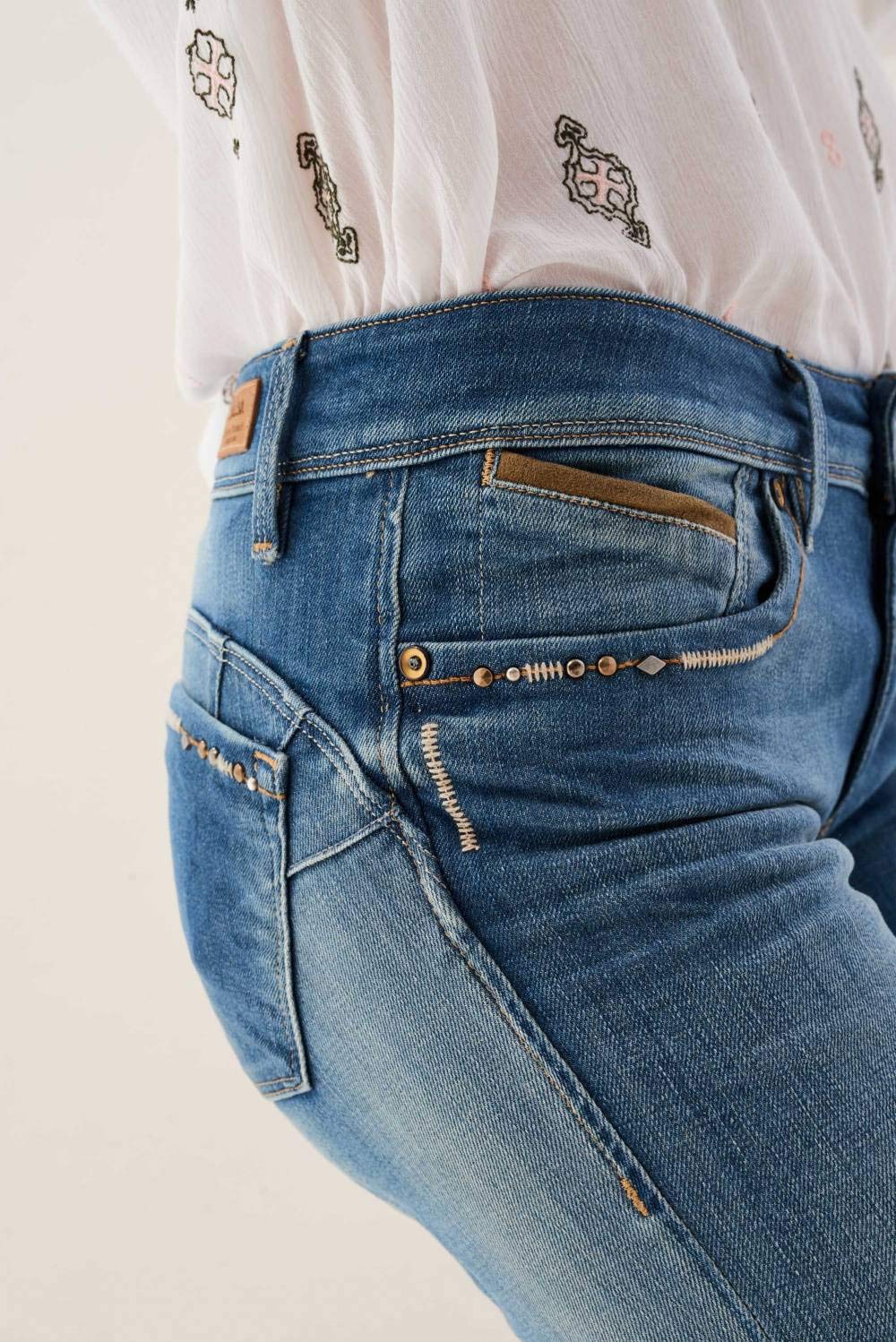Salsa Jeans Wonder Push Up Slim Fit Jeans mit Nieten